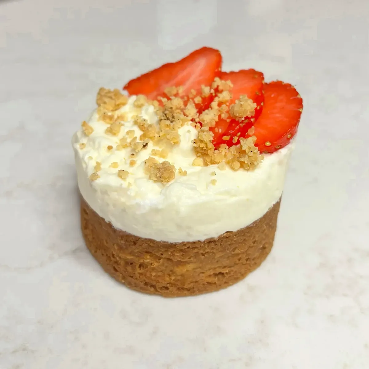 Aardbei cheesecake gebakje